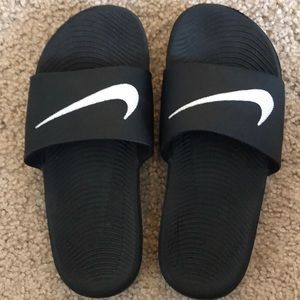 Boys Nike Slides size 4Y